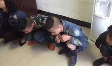 小伙爆料踩狗屎视频播放,小伙踩狗屎视频引发网友热议，背后原因引深思