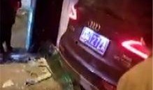 小伙爆料踩狗屎视频播放,小伙踩狗屎视频引发网友热议，背后原因引深思